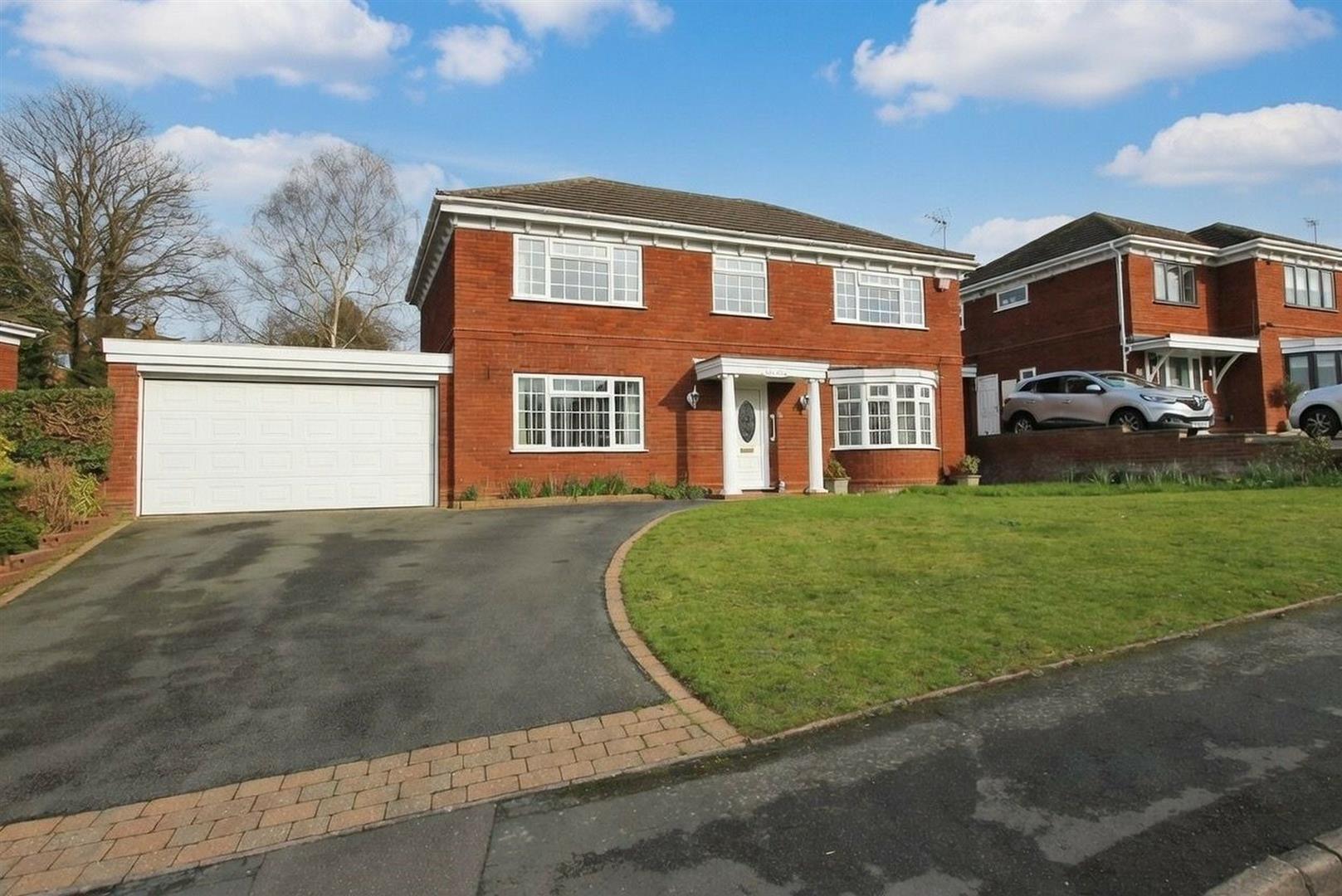 4 bed property in Shaftesbury Avenue, Stourbridge